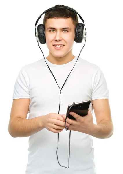 Young man enjoying music using headphones — Stock Photo, Image