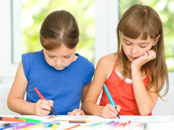 Little girls are drawing using pencils — Stock Photo, Image