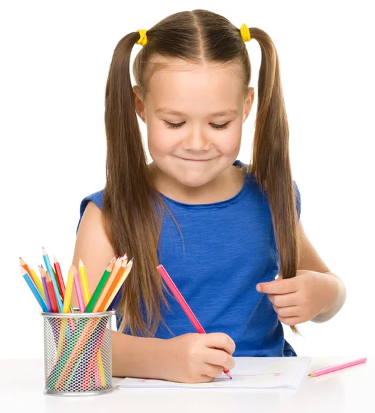 Little girl is drawing using pencils — Stock Photo, Image