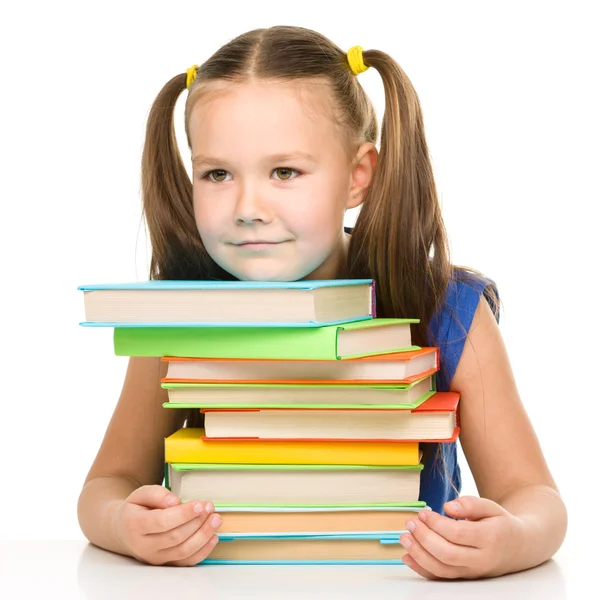 Petite fille avec des livres — Photo