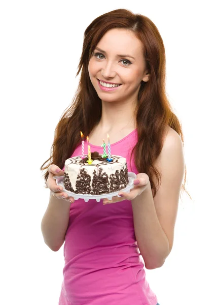 Mujer joven con pastel de aniversario —  Fotos de Stock