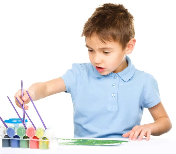Chłopiec bawi się z farby — Zdjęcie stockowe