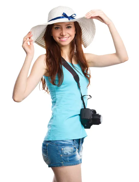 Yaz şapkası takan genç kadın. — Stok fotoğraf