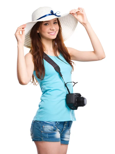 Jovem mulher usando chapéu de verão — Fotografia de Stock