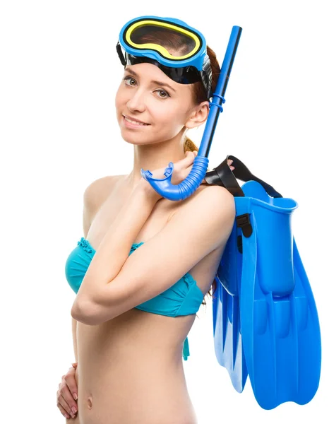 Молодая счастливая женщина с оборудованием для подводного плавания — стоковое фото