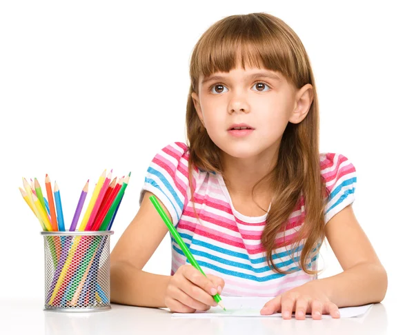 Petite fille dessine avec des crayons — Photo