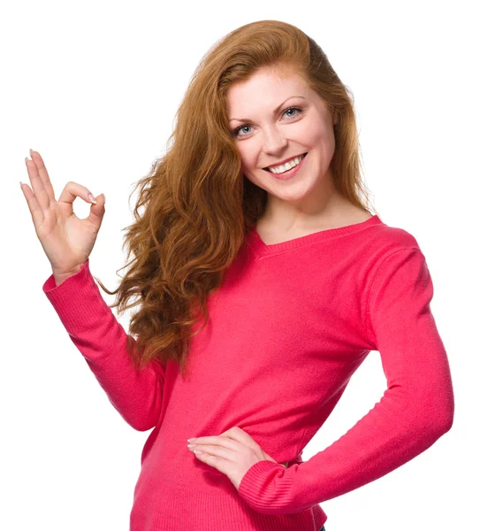 Woman is showing OK sign — Stock Photo, Image