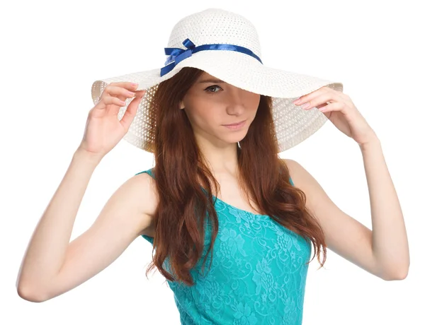 Mooie vrouw dragen zomer hoed — Stockfoto