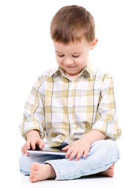 genç çocuk tablet kullanma