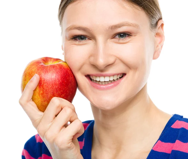 Glad flicka med äpple — Stockfoto