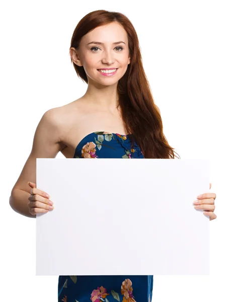 Junge Frau hält leeres Transparent — Stockfoto