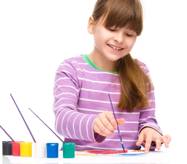 Little girl is painting with gouache — Stock Photo, Image