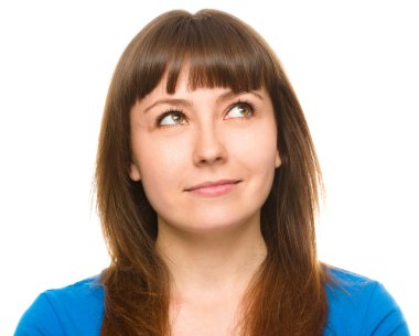 mutlu kadın bakmak ve gülümsemek genç