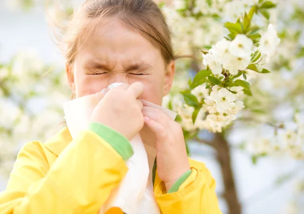 Little girl is blowing her nose — Stock Photo, Image