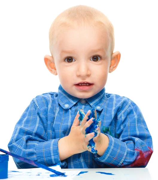 Little boy is playing with paints — Stock Photo, Image