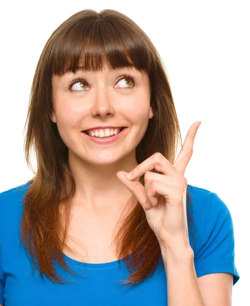 Portrait of a young woman pointing to the right — Stock Photo, Image