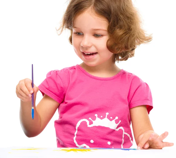 Little girl is painting with gouache — Stock Photo, Image
