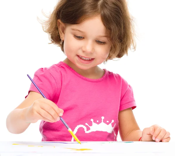 Niña está pintando con gouache —  Fotos de Stock