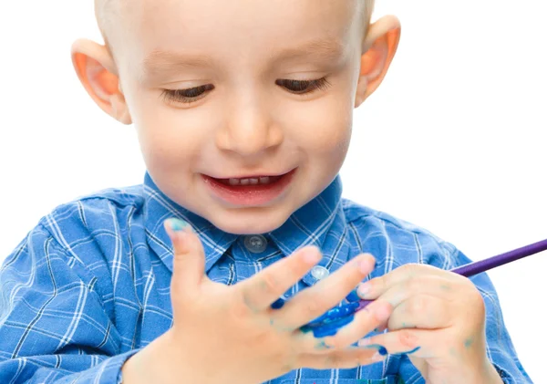 Little boy is playing with paints — Stock Photo, Image