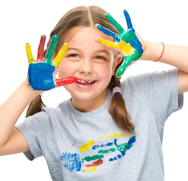 Retrato de uma menina bonita brincando com tintas — Fotografia de Stock