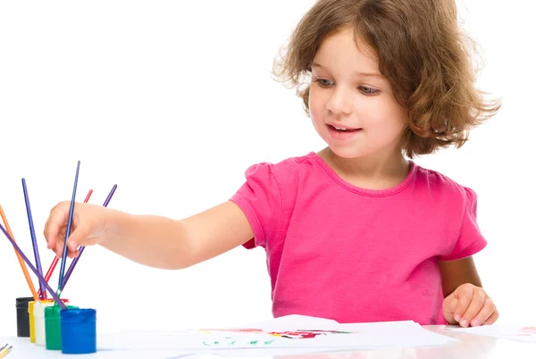 Little girl is painting with gouache — Stock Photo, Image