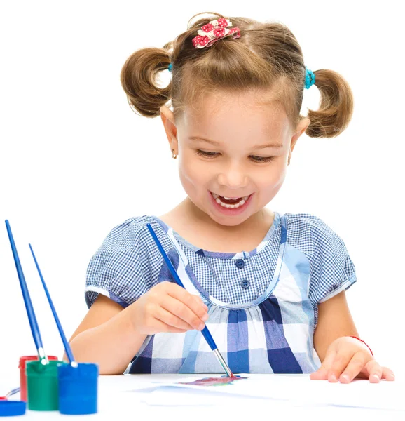 Little girl is painting with gouache — Stock Photo, Image