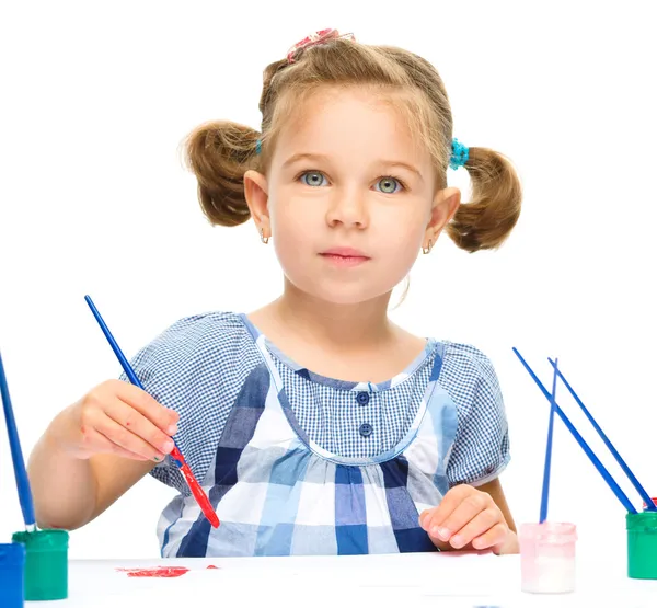 Little girl is painting with gouache — Stock Photo, Image