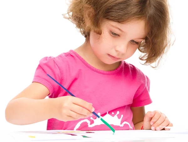 Niña está pintando con gouache —  Fotos de Stock