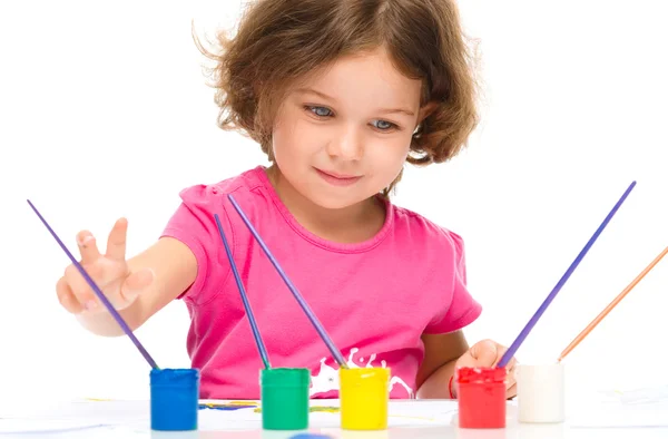 Little girl is painting with gouache — Stock Photo, Image