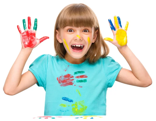 Portrét roztomilá dívka hraje s barvami — Stock fotografie