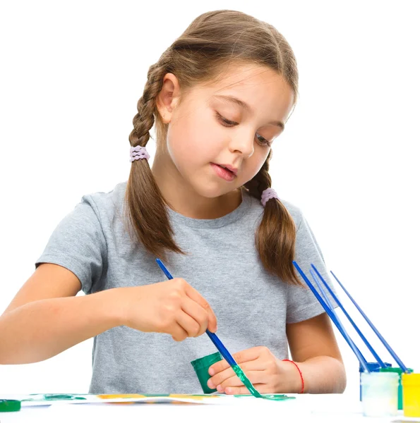 Little girl is painting with gouache — Stock Photo, Image