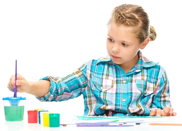 Little girl is painting with gouache — Stock Photo, Image