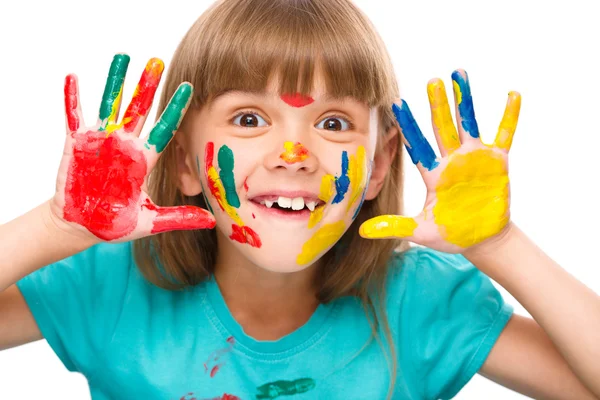 Retrato de uma menina bonita brincando com tintas — Fotografia de Stock