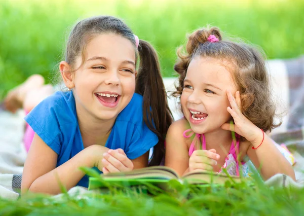 Two little girls are reading book — Stock Photo, Image