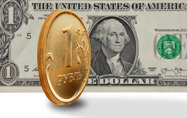 Jedna Rublová Zlatá Mince Stojí Okraji Velkou Dolarovou Bankovkou Pozadí — Stock fotografie