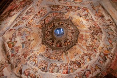 Brunelleschi Duomo 'nun tavanında Giorgio Vasari' nin Son Hüküm freski, Santa Maria del Fiore, Floransa, İtalya. Firenze, İtalya, 21 Ekim 2021.