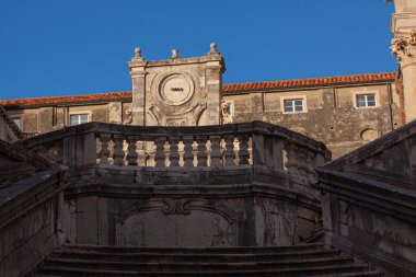 Dubrovnik tarihi şehir merkezi. Gunduli Meydanı 'ndan Aziz Ignatius Kilisesi' ne inen büyük Cizvit Merdiveni. Ayrıca 