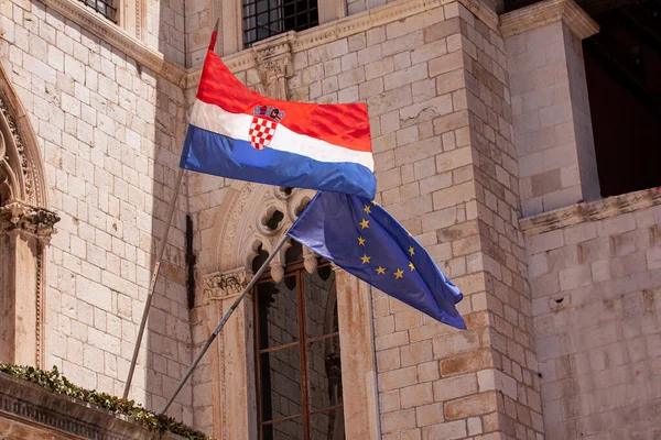 Flagi Chorwacji Unii Europejskiej Falujące Budynku Starym Mieście Dubrownika Chorwacja — Zdjęcie stockowe