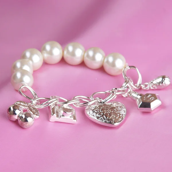 Pearl bracelet — Stock Photo, Image