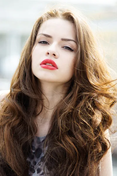 Portrait of young beautiful girl — Stock Photo, Image