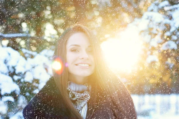 Beautiful woman in winter forest — Stock Photo, Image