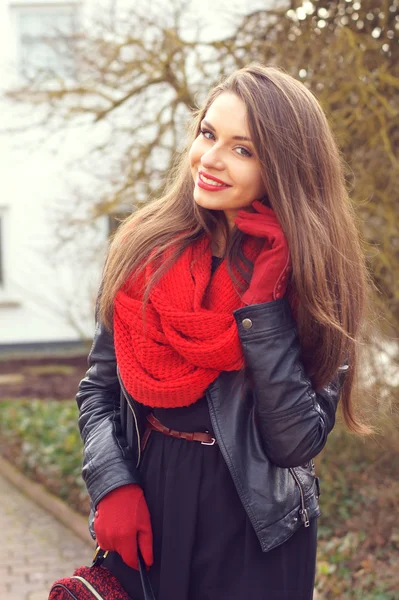 Chica sonriente con estilo — Foto de Stock