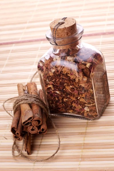 Tea and cinnamon — Stock Photo, Image