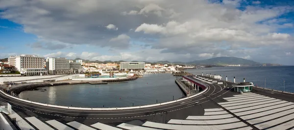 Met het oog op de stad ponta delgada — Stockfoto