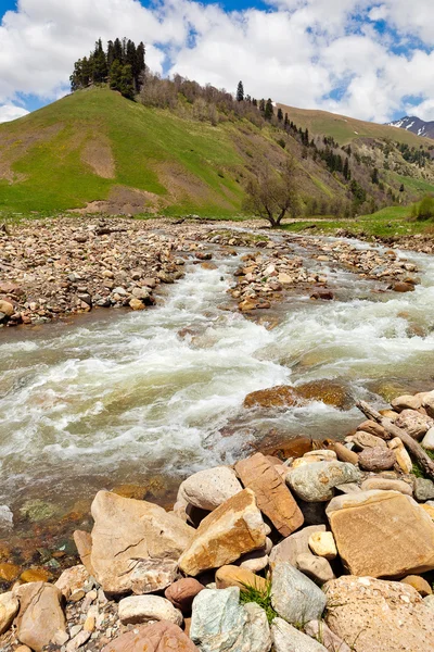 Arkhyz yakınlarında Kafkasya dağlarının göster — Stok fotoğraf