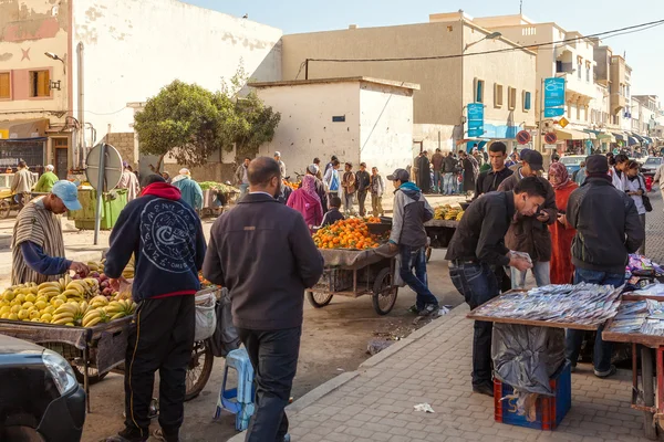 Street of medina with people walking, sellers and lot of small s — Stock Photo, Image