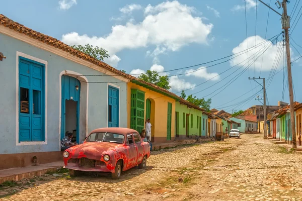 Улица с цветными зданиями в Тринидаде, Куба — стоковое фото