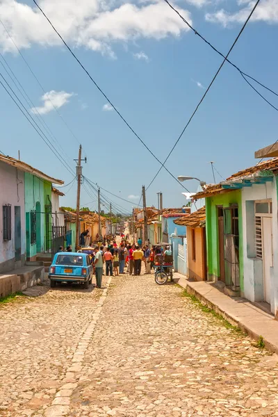 Calle con edificios de colores en Trinidad, Cuba — Foto de Stock