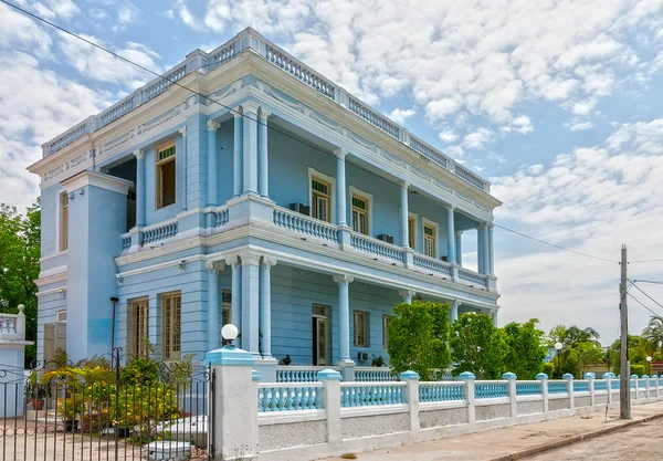 Traditional colonial style buildings located on main street — Stock Photo, Image