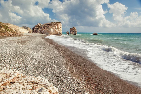 Rocha e praia de Afrodite Petra tou Romiou — Fotografia de Stock